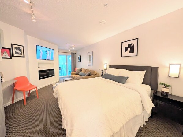 Desk, iron/ironing board, WiFi, bed sheets
