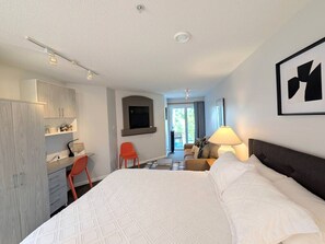 Iron/ironing board, WiFi, bed sheets