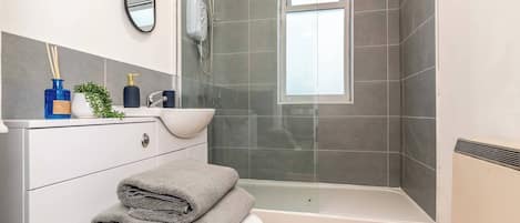 Apartment, 1 Bedroom | Bathroom | Toilet paper