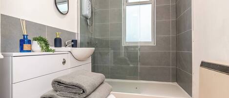 Apartment, 1 Bedroom | Bathroom | Toilet paper
