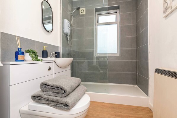 Appartement, 1 slaapkamer | Badkamer | Toiletpapier