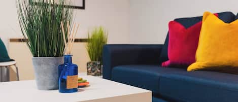 Apartment, 1 Bedroom | Living room