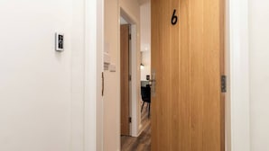 Unclassified image, 4 of 13, button - Aurum 6 - Chic 1BR Stay by DMU & City Centre (Leicester)