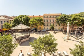 Outdoor dining - Magnificent 3-room apartment (Antibes)
