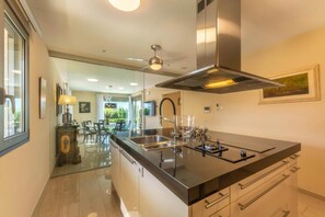 Biệt thự, 4 phòng ngủ, hồ bơi riêng, quang cảnh vườn | Bếp riêng