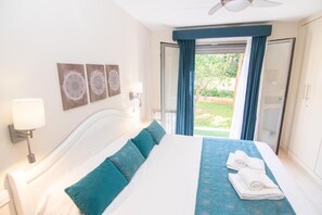 Vila, 4 quartos, piscina particular, vista para o jardim | 4 quartos