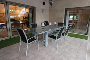 Villa, 4 Bedrooms, Private Pool, Garden View | Dining room