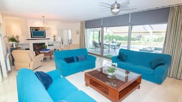Villa, 4 slaapkamers, privézwembad, uitzicht op tuin | Woonruimte