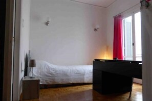 1 dormitori, planxa i posts de planxar, wifi gratuïta i roba de llit