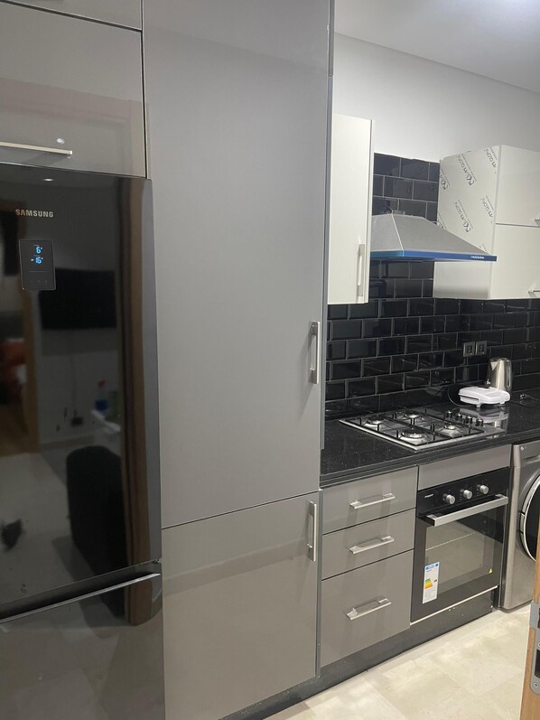 Fridge, oven, coffee/tea maker, electric kettle