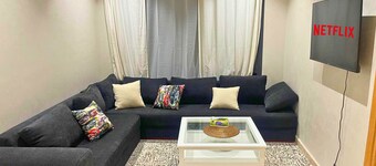 2-bedroom apartment in gorgeous Casablanca with WiFi, AC 1MIN FROM TRAMWAY