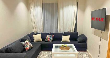 2-bedroom apartment in gorgeous Casablanca with WiFi, AC 1MIN FROM TRAMWAY