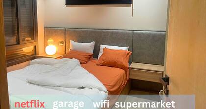 2-bedroom apartment in gorgeous Casablanca with WiFi, AC 1MIN FROM TRAMWAY