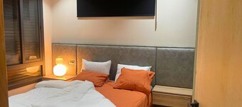 2-bedroom apartment in gorgeous Casablanca with WiFi, AC 1MIN FROM TRAMWAY