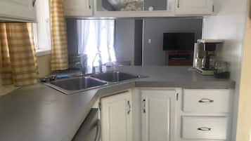 冰箱、微波炉、烤箱、炉灶