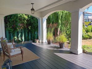 Front of property - Sand and Salt Bed & Breakfast (White Rock)