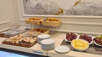 Free daily buffet breakfast