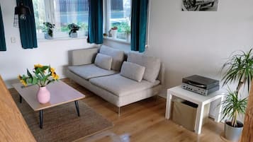 House, 3 Bedrooms, Smoking, Balcony | Living room