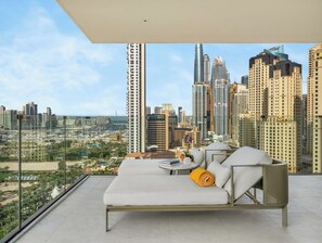 Property grounds - FIVE LUXE JBR - 1BR Suite with hot tub - Beach & pool access - Ventura stays (Dubai)