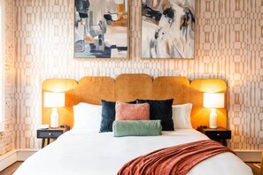 1 bedroom, desk, iron/ironing board, WiFi - Hotel California - KING BED LOFT (Ypsilanti)