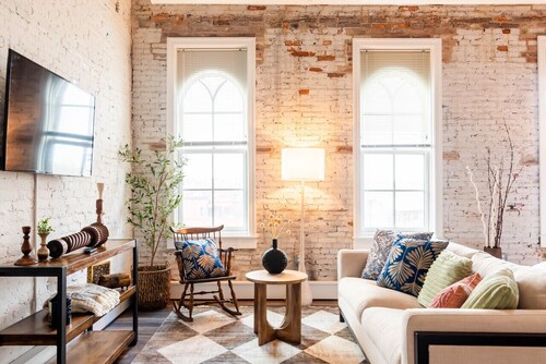 Hotel California - KING BED LOFT