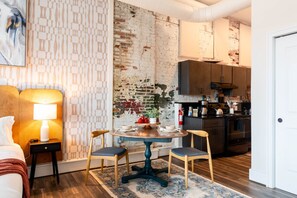 Interior - Hotel California - KING BED LOFT (Ypsilanti)