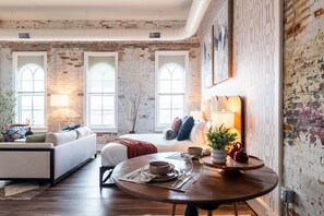 Interior - Hotel California - KING BED LOFT (Ypsilanti)