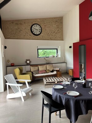 Smart TV, foosball, books - La maison du pressoir (Bellevigne-en-Layon)