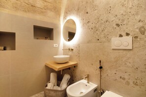 Bruser, hårtørrer, håndklæder