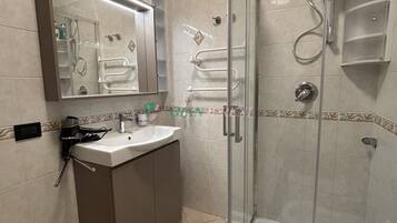 Douche, sèche-cheveux