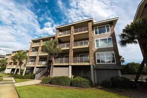 Exterior - Perfectly Poised 2 Bedroom Oceanview 2nd Flr (Pawleys Island)