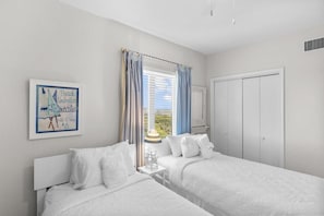 3 quartos, acesso à internet, roupa de cama