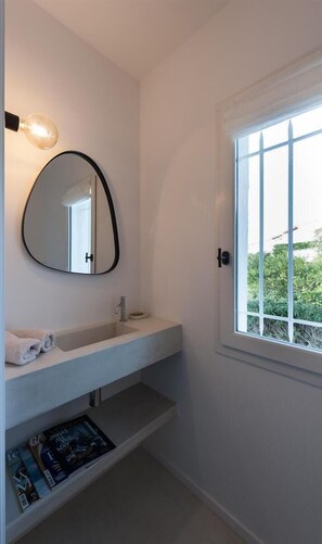 Interior - Luxurious, modern villa for 8 persons in a peaceful location, sea view, pool (Agay)