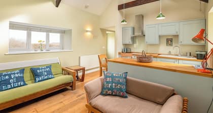 Tranquil 1 bedroom cottage 15mins drive to the sea Perfect for 2, can sleep 5