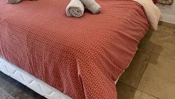 1 Schlafzimmer, Bügeleisen/Bügelbrett, Reisekinderbett, kostenloses WLAN