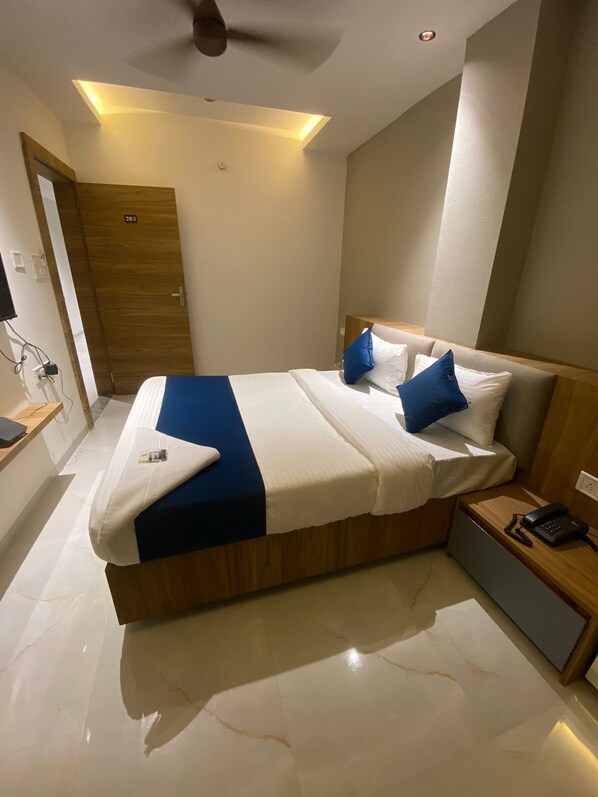 Basic Double Room, 1 Double Bed, Non Smoking | 1 bedroom, free WiFi