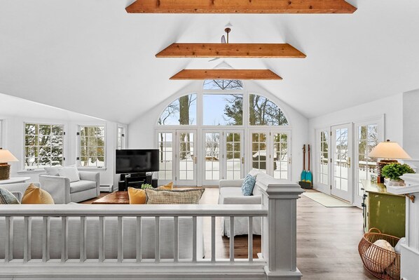 تلفزيون، مكتب