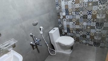 Family Room | Bathroom