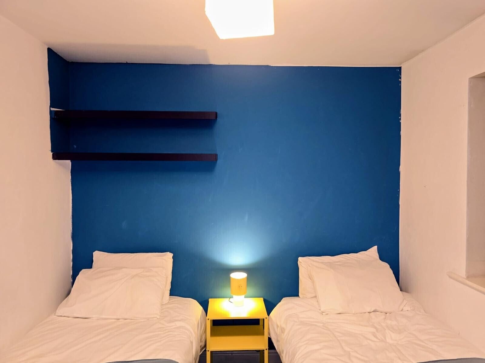 4 habitaciones, tabla de planchar con plancha y wifi gratis 