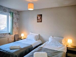 4 chambres, fer et planche à repasser, Wi-Fi gratuit, draps fournis