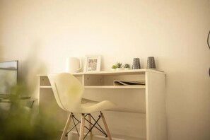 Interior - You can arrive at Onsen Daisekai and Abeno Harukas in 10 minutes! Public foyer, kitchen facilities provided (Osaka-shi)