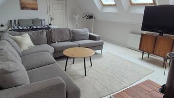 Basic Apartment, Garden View | Living area