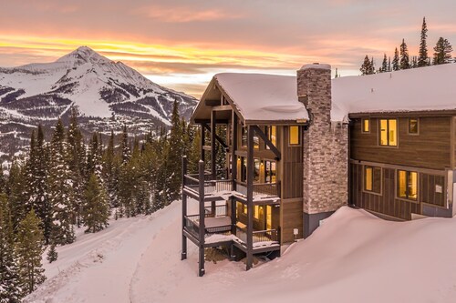 Ski-in/Ski-out Home with Private Hot Tub! Amazing Amenity Access!