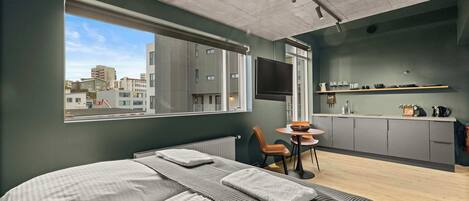 Iron/ironing board, WiFi, bed sheets