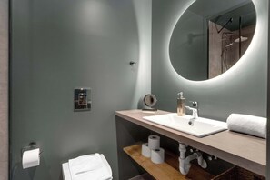 Shower, hair dryer, towels - Aurora Nooks - Economy Studio (Kópavogur)