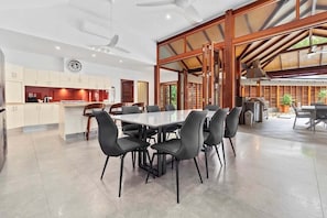 Dining - Three Corners Of Paradise In Clifton Beach (Clifton Beach)