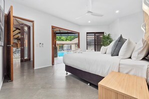 5 bedrooms, iron/ironing board, free WiFi, bed sheets - Three Corners Of Paradise In Clifton Beach (Clifton Beach)