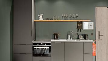 Refrigerador, placa de cocina, lavavajillas, cafetera/tetera