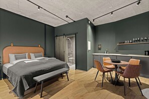 Iron/ironing board, WiFi, bed sheets - Aurora Nooks - Superior Studio for 4 - free parking (Kópavogur)