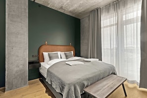 Tabla de planchar con plancha, wifi, ropa de cama